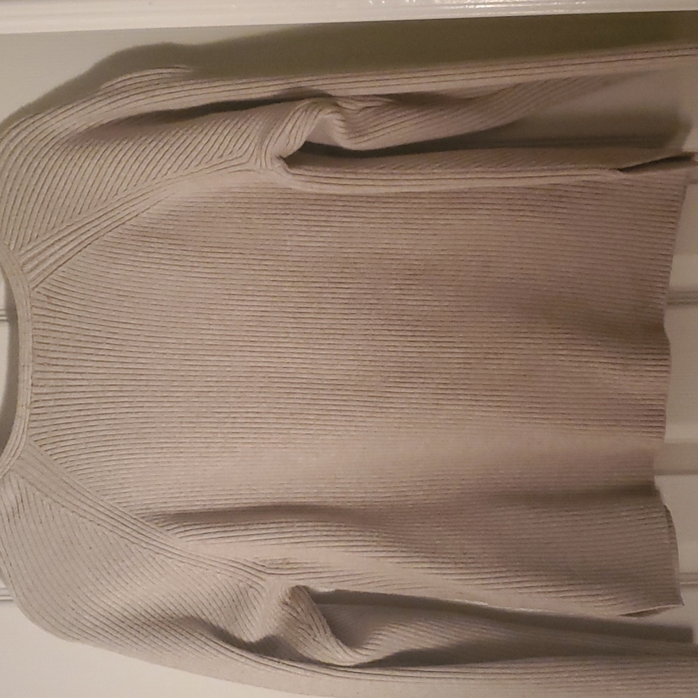 Soft Abercrombie & Fitch v-neck sweater - Picture 3 of 3
